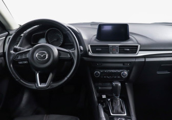 Подержанный автомобиль Mazda 3 Hatchback 2017 года (9 фото)