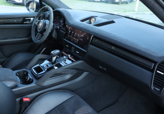 Подержанный автомобиль Porsche Cayenne 2021 года (9 фото)
