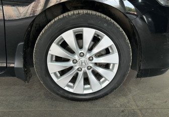 Подержанный автомобиль Honda Accord Sedan 2013 года (21 фото)