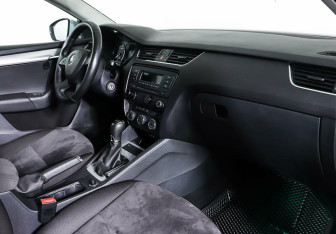 Подержанный автомобиль Skoda Octavia Wagon 2014 года (9 фото)