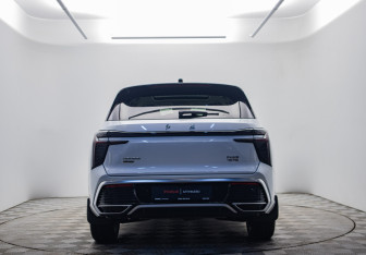 Подержанный автомобиль Hongqi HS3 2024 года (6 фото)