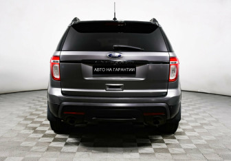 Подержанный автомобиль Ford Explorer 2012 года (4 фото)