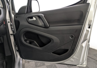 Подержанный автомобиль Peugeot Partner 2021 года (25 фото)