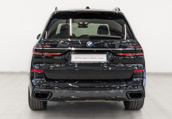 Подержанный автомобиль BMW X7 2022 года (6 фото)
