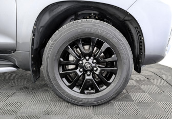 Подержанный автомобиль Toyota Land Cruiser Prado 2021 года (18 фото)