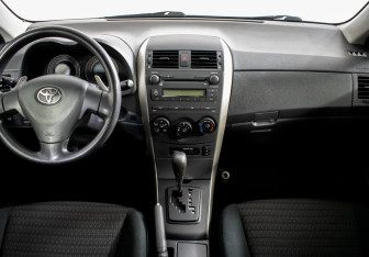 Подержанный автомобиль Toyota Corolla Sedan 2007 года (11 фото)