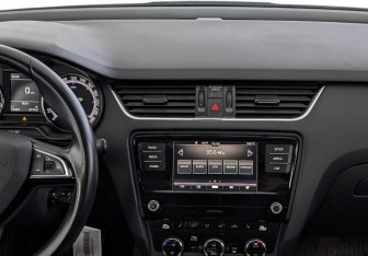 Подержанный автомобиль Skoda Octavia Liftback 2018 года (17 фото)