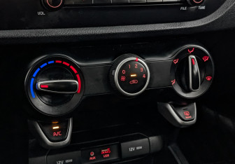 Подержанный автомобиль Kia Rio Hatchback 2020 года (20 фото)