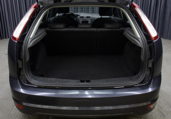 Подержанный автомобиль Ford Focus Hatchback 2008 года (10 фото)