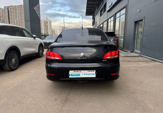Подержанный автомобиль Peugeot 408 2013 года (5 фото)