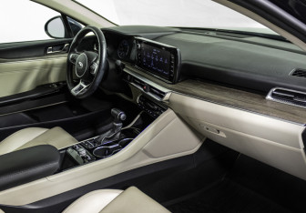 Подержанный автомобиль Kia K5 2021 года (9 фото)