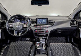 Подержанный автомобиль Kia Ceed Hatchback 2019 года (14 фото)