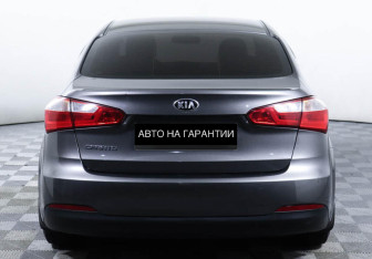 Подержанный автомобиль Kia Cerato Sedan 2013 года (4 фото)