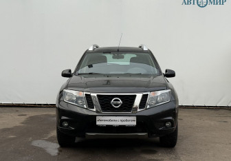 Подержанный автомобиль Nissan Terrano 2016 года (2 фото)