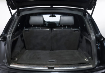 Подержанный автомобиль Audi Q7 2009 года (9 фото)