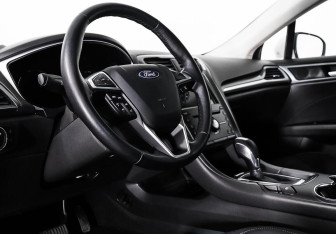 Подержанный автомобиль Ford Mondeo Sedan 2019 года (7 фото)