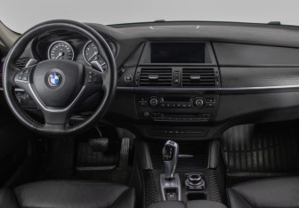 Подержанный автомобиль BMW X6 2013 года (15 фото)