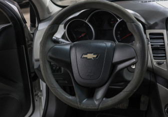Подержанный автомобиль Chevrolet Cruze Sedan 2010 года (14 фото)