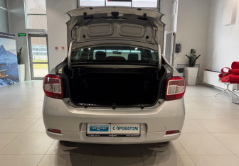 Подержанный автомобиль Renault Logan Sedan 2014 года (9 фото)