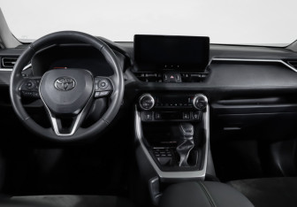 Подержанный автомобиль Toyota RAV4 2023 года (12 фото)