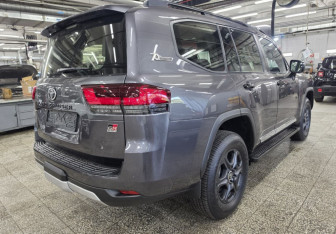 Новый Toyota Land Cruiser Suv 2022 (4 фото)