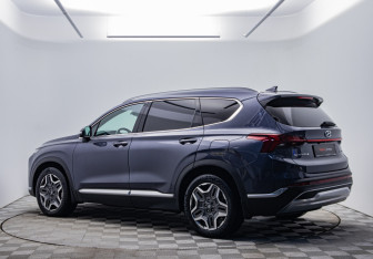 Подержанный автомобиль Hyundai Santa Fe 2022 года (7 фото)