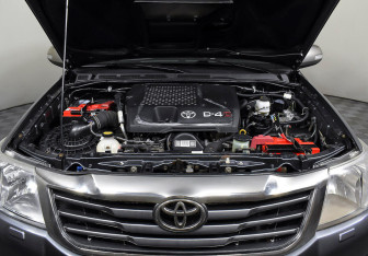 Подержанный автомобиль Toyota Hilux 2012 года (7 фото)