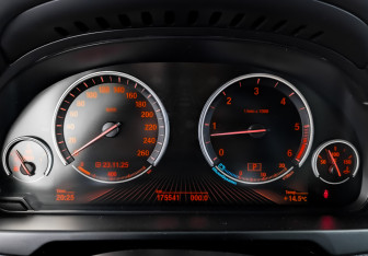 Подержанный автомобиль BMW X5 2017 года (16 фото)