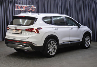 Подержанный автомобиль Hyundai Santa Fe 2021 года (5 фото)
