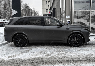 Подержанный автомобиль LiXiang L7 2024 года (4 фото)