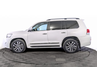 Подержанный автомобиль Toyota Land Cruiser Suv 2015 года (8 фото)