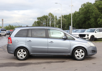 Подержанный автомобиль Opel Zafira Compactvan 2008 года (4 фото)
