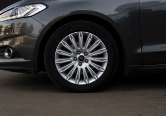 Подержанный автомобиль Ford Mondeo Sedan 2016 года (22 фото)