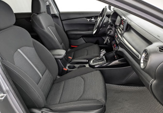 Подержанный автомобиль Kia Cerato Sedan 2018 года (23 фото)