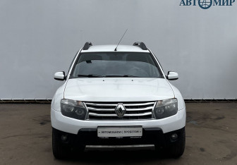 Подержанный автомобиль Renault Duster 2014 года (2 фото)