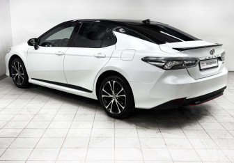 Подержанный автомобиль Toyota Camry Sedan 2020 года (6 фото)