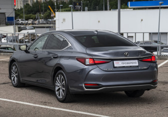 Подержанный автомобиль Lexus ES 2021 года (8 фото)