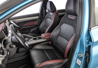 Подержанный автомобиль Geely Coolray 2023 года (20 фото)