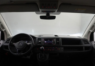Подержанный автомобиль Volkswagen Caravelle 2017 года (9 фото)