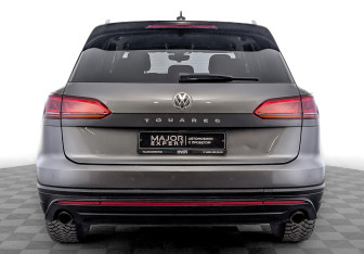 Подержанный автомобиль Volkswagen Touareg 2019 года (6 фото)