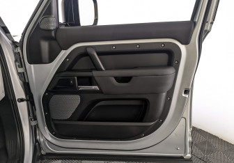Подержанный автомобиль Land Rover Defender Suv 2021 года (24 фото)