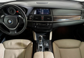 Подержанный автомобиль BMW X6 2010 года (11 фото)