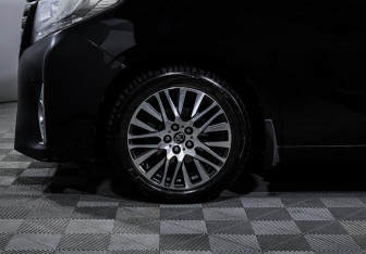 Подержанный автомобиль Toyota Alphard 2015 года (15 фото)