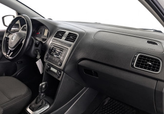 Подержанный автомобиль Volkswagen Polo Sedan 2016 года (13 фото)