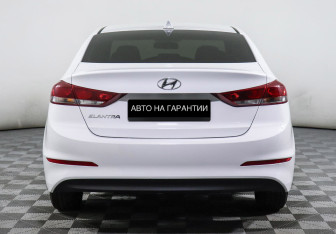 Подержанный автомобиль Hyundai Elantra Sedan 2018 года (4 фото)