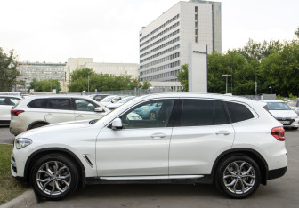 Подержанный автомобиль BMW X3 2018 года (6 фото)