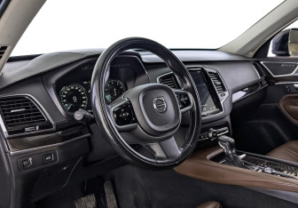 Подержанный автомобиль Volvo XC90 2019 года (15 фото)