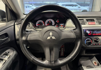Подержанный автомобиль Mitsubishi Lancer Sedan 2007 года (13 фото)