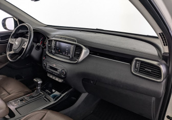 Подержанный автомобиль Kia Sorento 2018 года (13 фото)