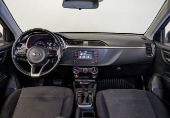 Подержанный автомобиль Kia Rio Hatchback 2021 года (13 фото)